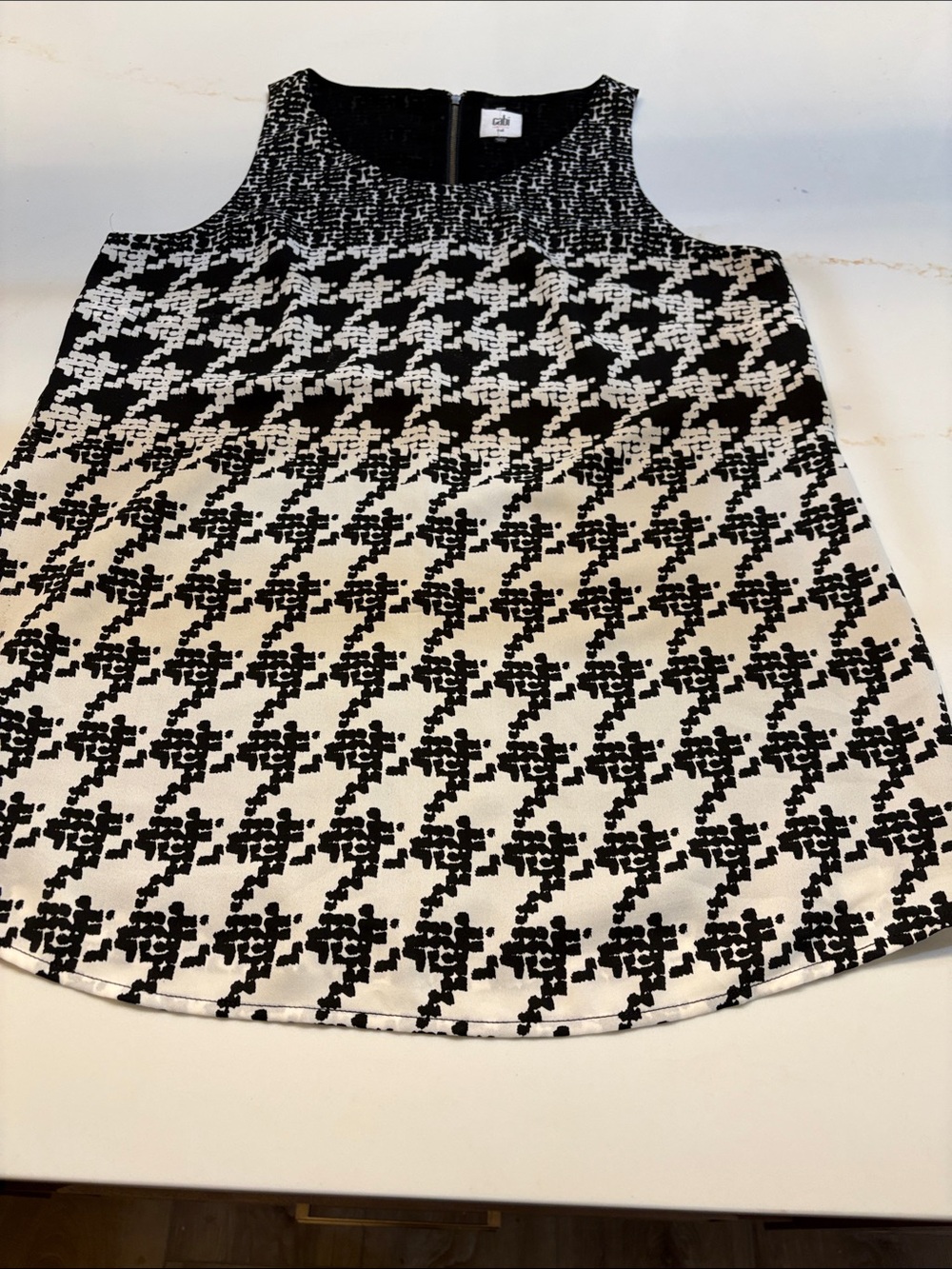 Cabi Black and White Medium Houndstooth Sleeveless Shell